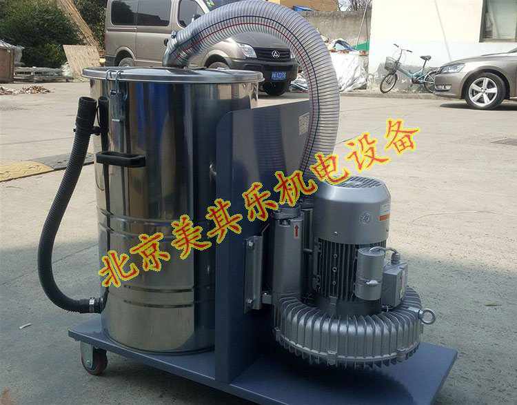 外置式工業(yè)吸塵器及風(fēng)機(jī)實物圖